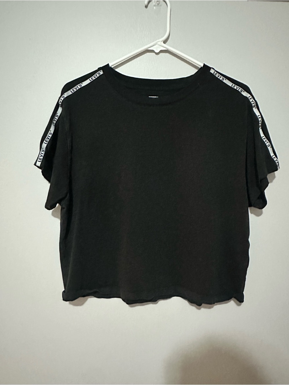 Levi's Black Cropped Tee with Logo